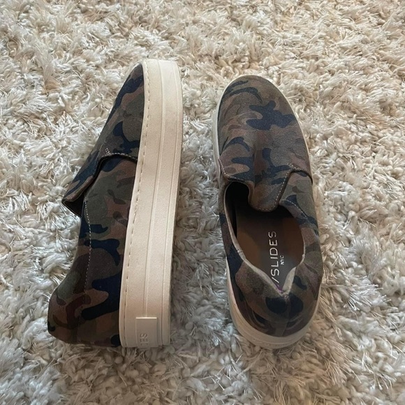 JSlides Shoes - J/SLIDE slip-on camo sneakers, size 8.5